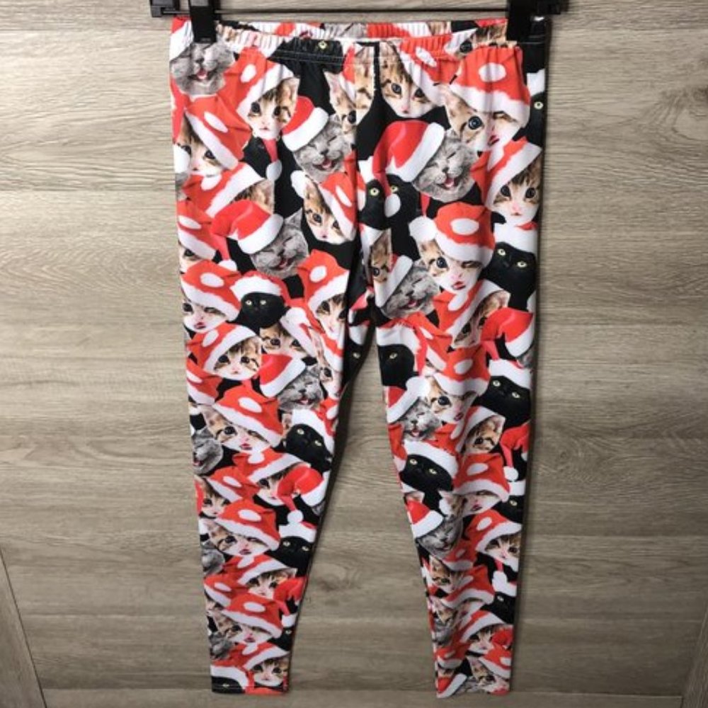 CowCow Womens Medium Santa Cats Leggings NEW